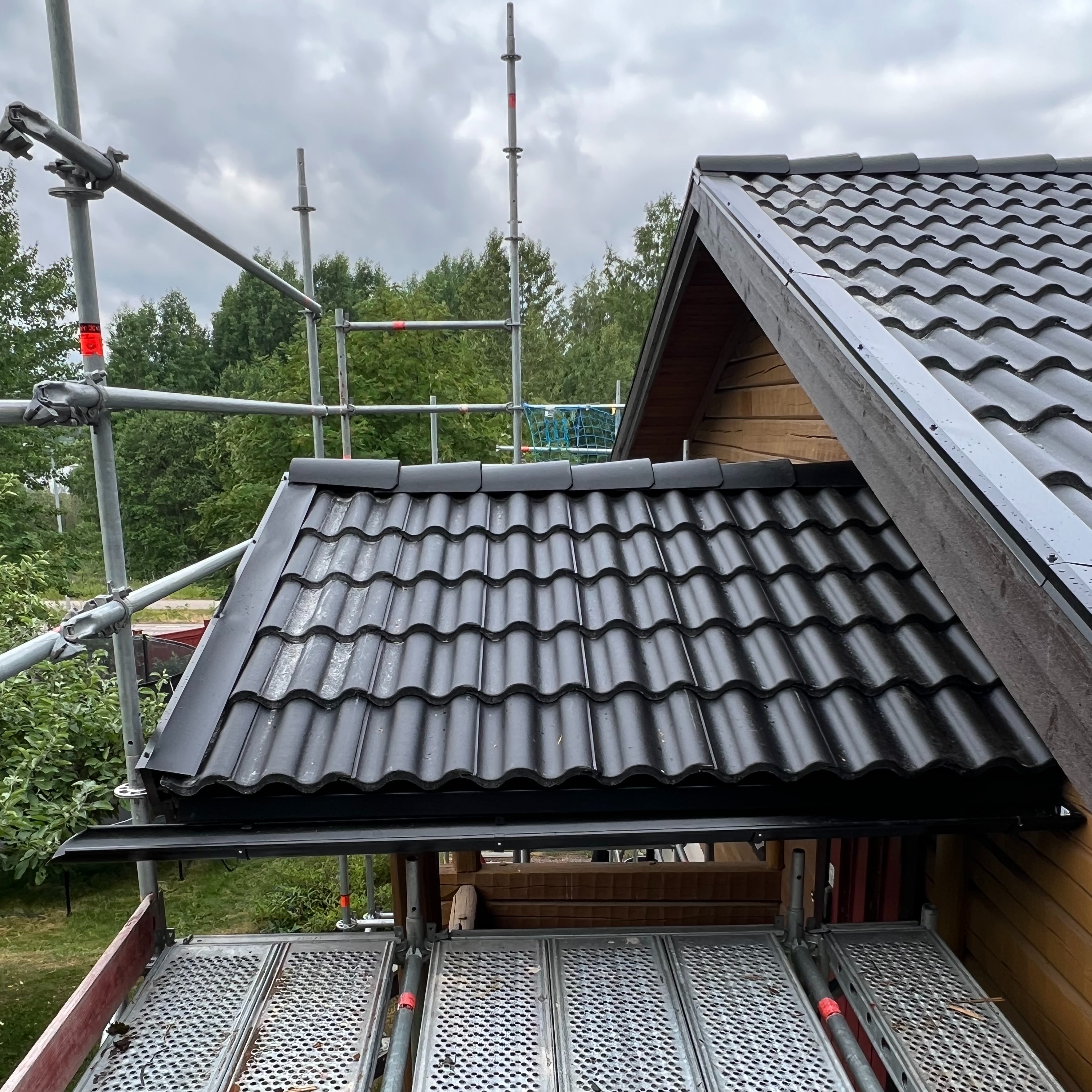 takläggning av projekbygg i österåker ab