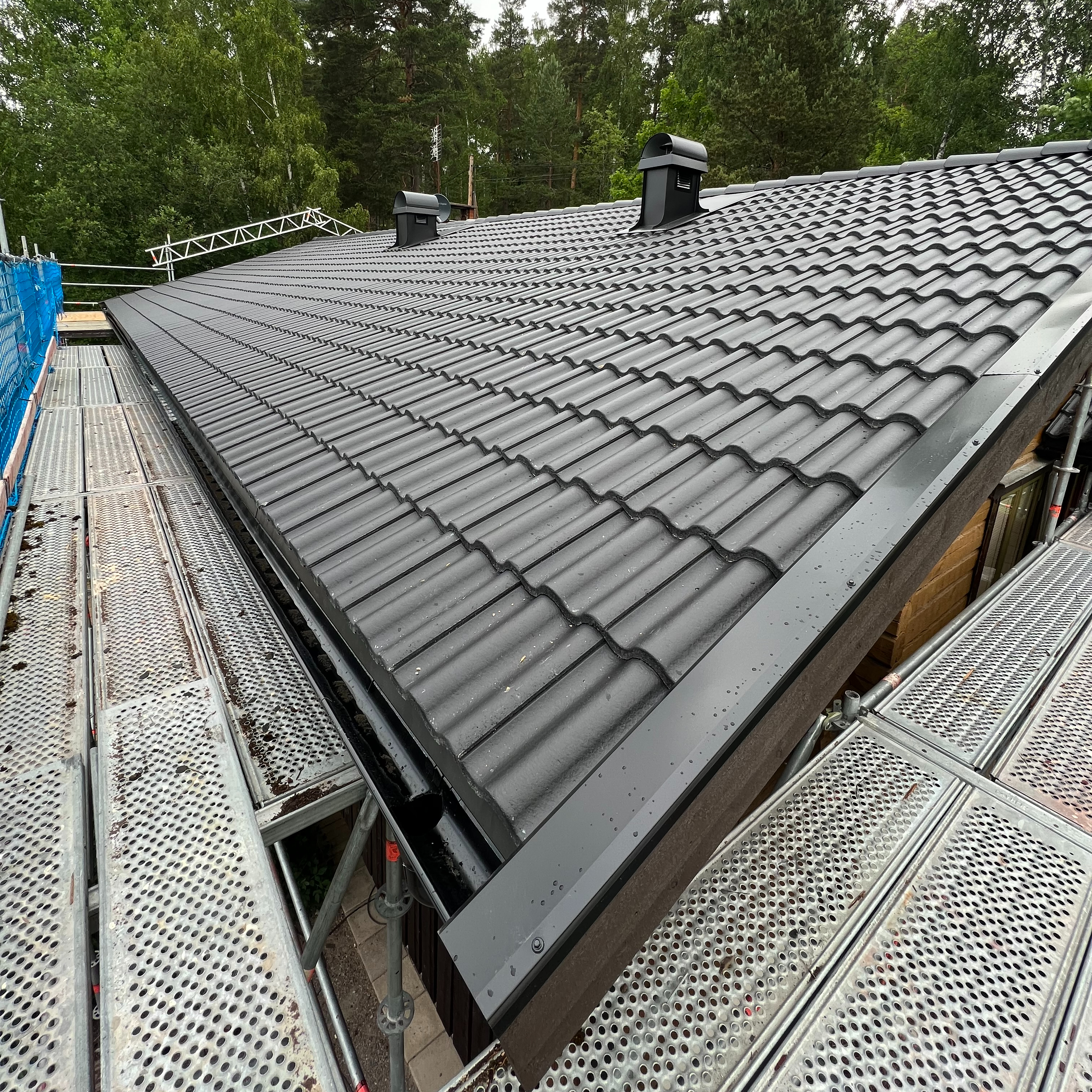 takläggning av projekbygg i österåker ab